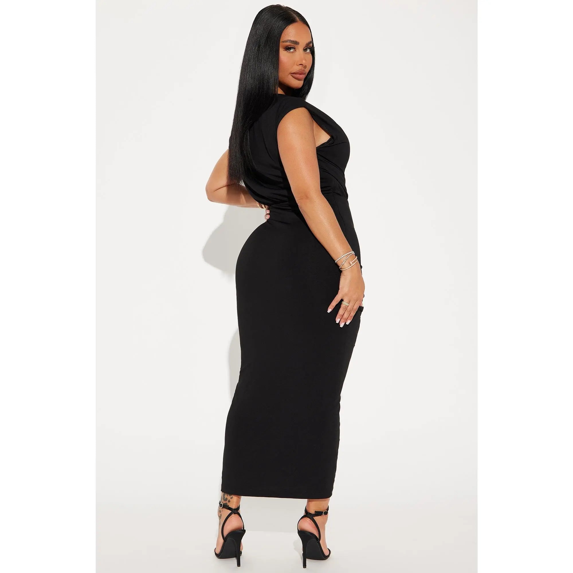 Elevate Your Elegance with the She’s a Vision Maxi Dress in Timeless Black