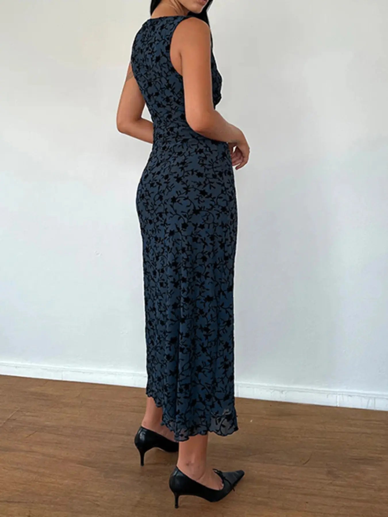 Chic Summer Elegance: Women's Floral Print Sleeveless Deep V-Neck A-Line Dress for Parties and Weddings