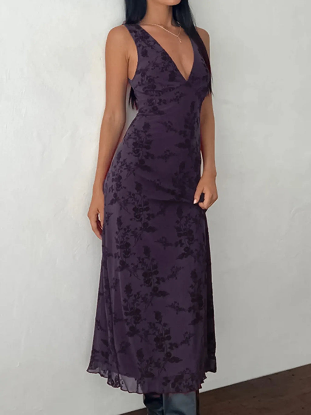 Chic Summer Elegance: Women's Floral Print Sleeveless Deep V-Neck A-Line Dress for Parties and Weddings