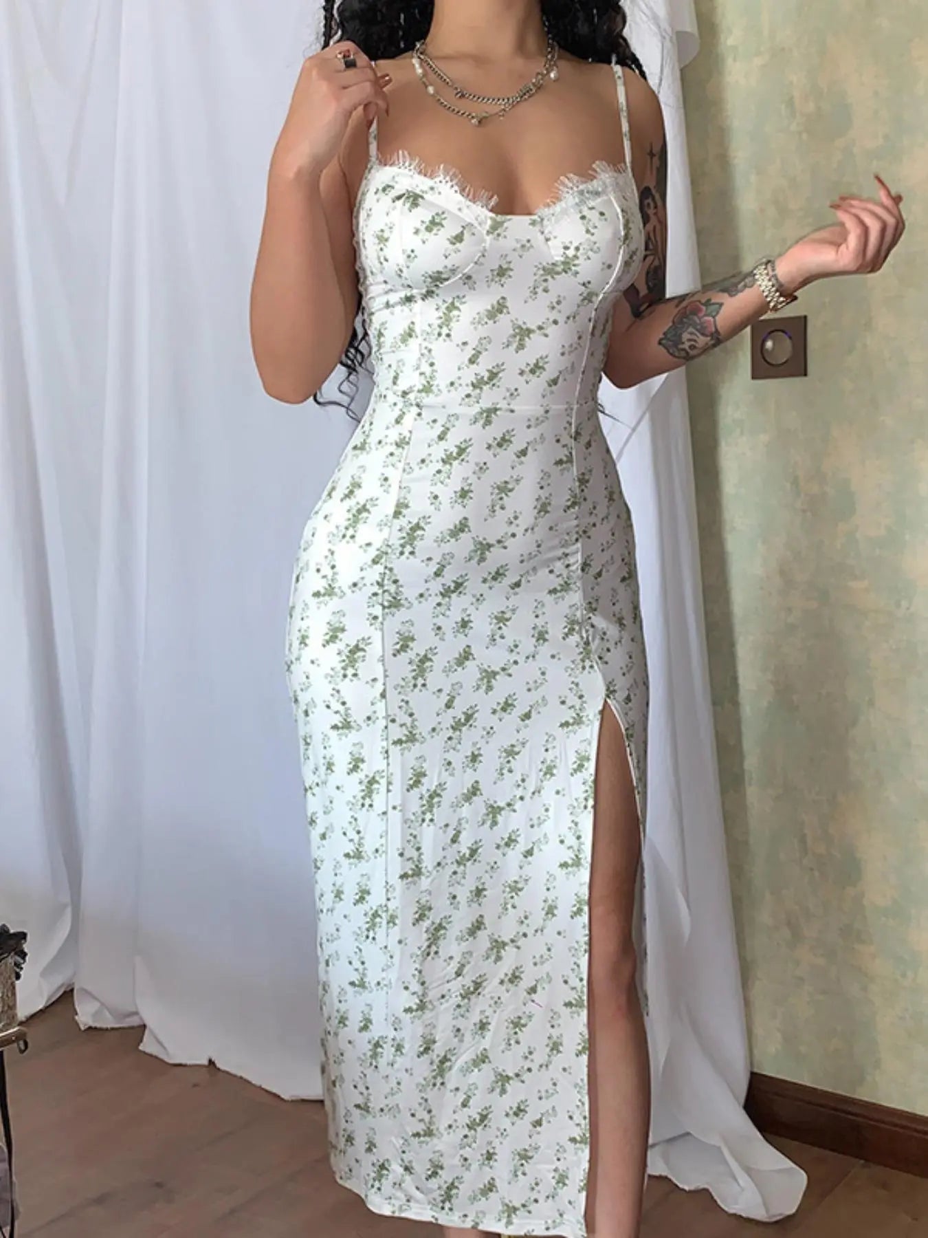 Elevate Your Summer Style with Our Women's Ditsy Floral Contrast Lace Spaghetti Strap Bodycon Midi Dress – Perfect for Beach Vacations!