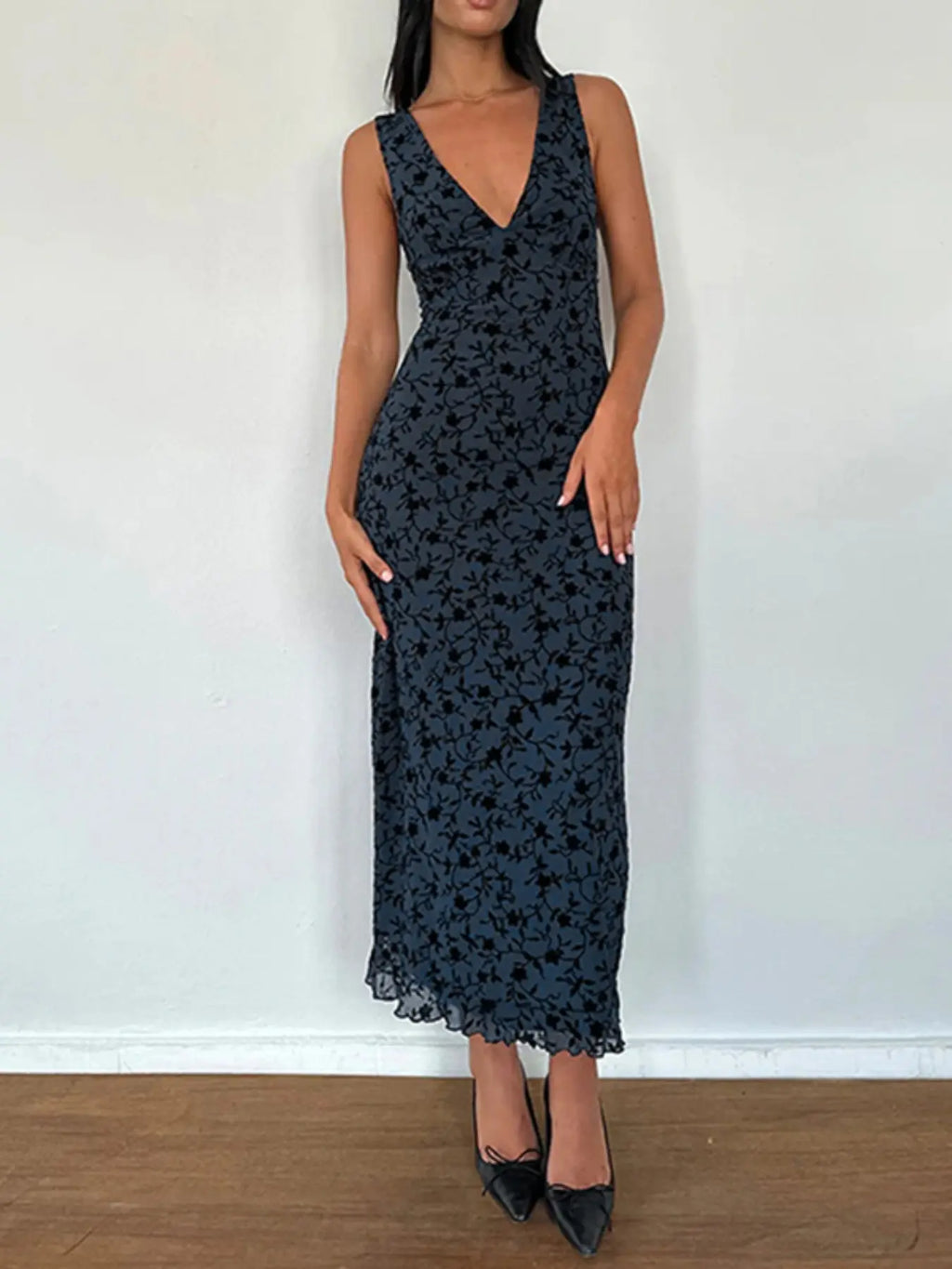 Chic Summer Elegance: Women's Floral Print Sleeveless Deep V-Neck A-Line Dress for Parties and Weddings