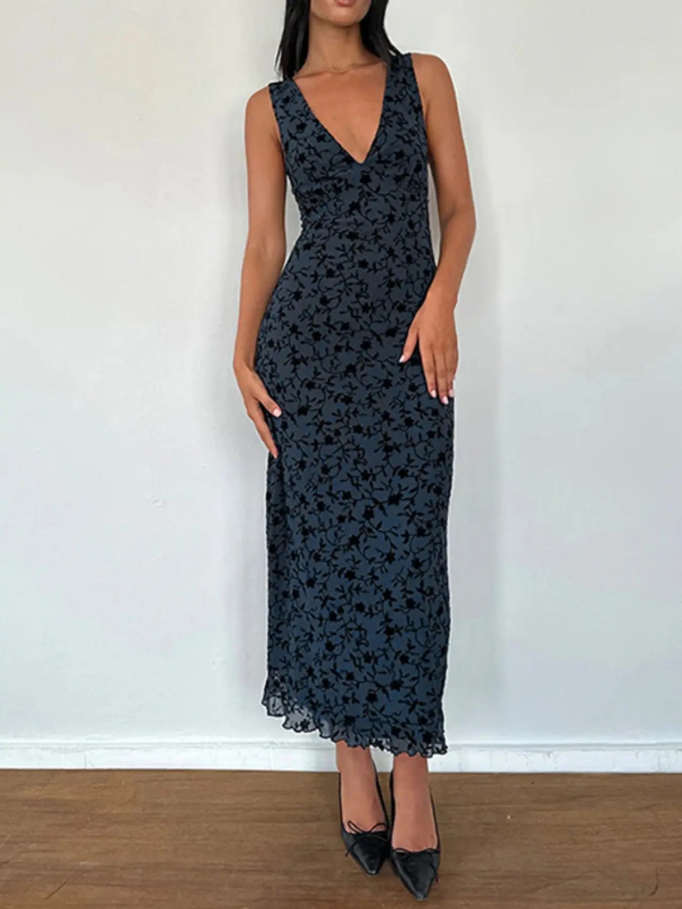 Chic Summer Elegance: Women's Floral Print Sleeveless Deep V-Neck A-Line Dress for Parties and Weddings