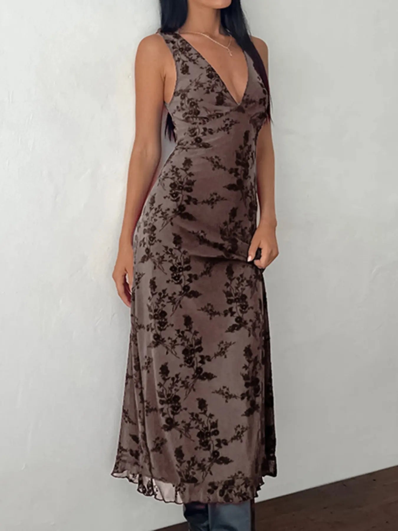 Chic Summer Elegance: Women's Floral Print Sleeveless Deep V-Neck A-Line Dress for Parties and Weddings