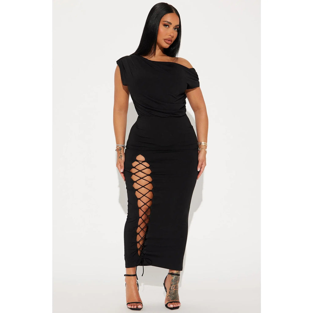 Elevate Your Elegance with the She’s a Vision Maxi Dress in Timeless Black