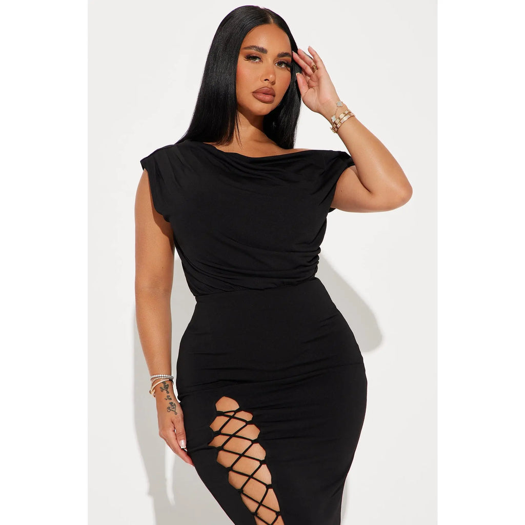 Elevate Your Elegance with the She’s a Vision Maxi Dress in Timeless Black