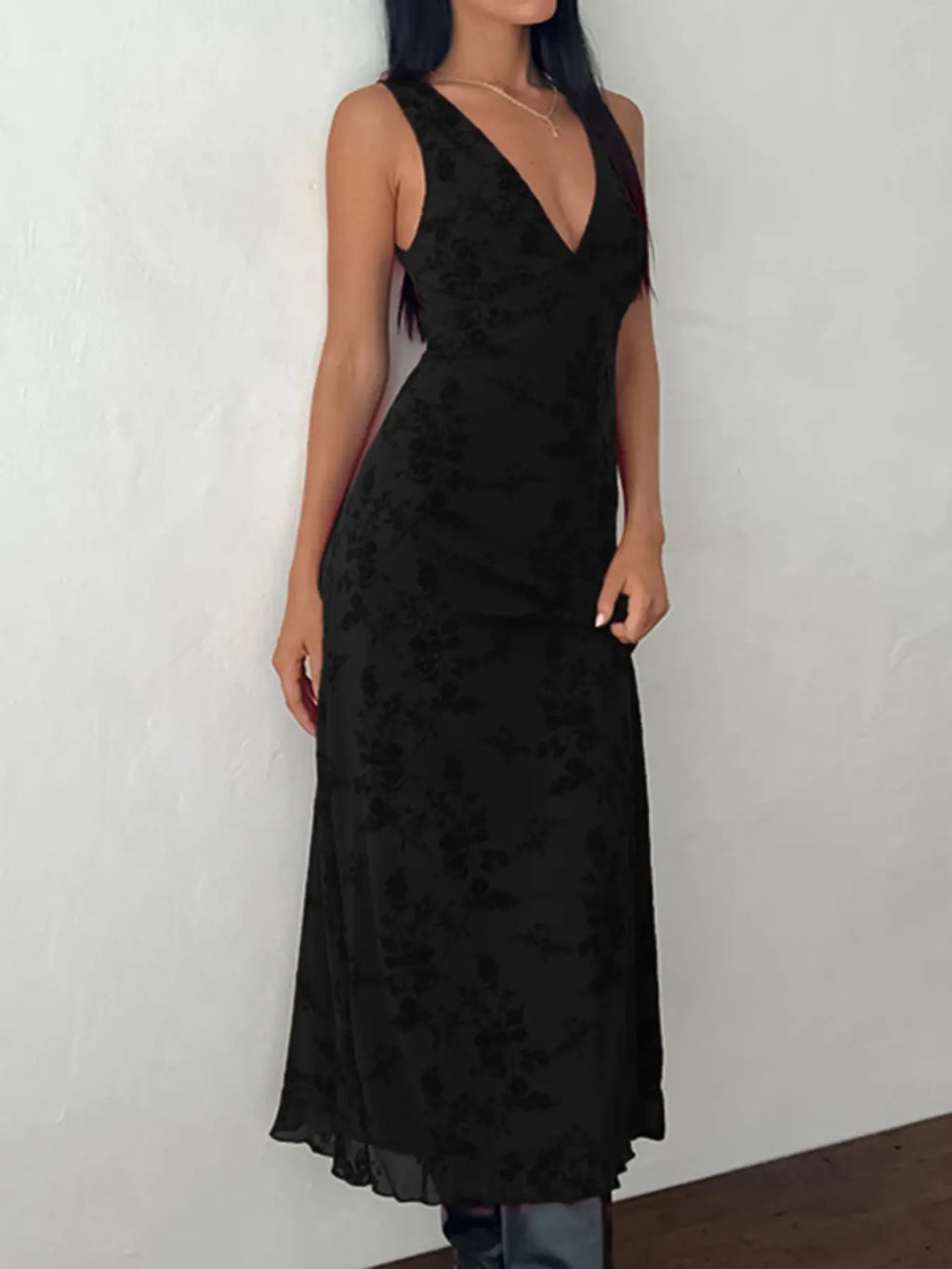 Chic Summer Elegance: Women's Floral Print Sleeveless Deep V-Neck A-Line Dress for Parties and Weddings
